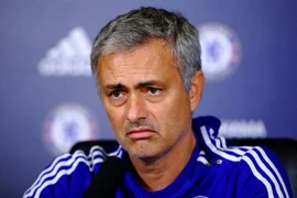 Bí mật cách Mourinho liên lạc với các trợ lý
