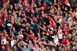 Không ra sân, M.U vẫn thiết lập kỷ lục