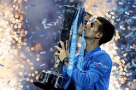 Đè bẹp Federer, Djokovic lập kỷ lục vô địch ở ATP World Tour Finals