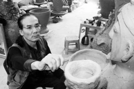 Người có tài biến đất sét thành đồ cổ