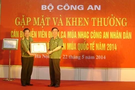 Biểu dương Đoàn Ca múa nhạc CAND