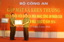 Biểu dương Đoàn Ca múa nhạc CAND