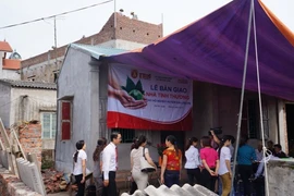 Trao nhà tình thương cho hộ nghèo huyện Gia Lâm