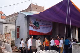 Trao nhà tình thương cho hộ nghèo huyện Gia Lâm