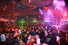 Rạng sáng, đột kích kiểm tra vũ trường New Square