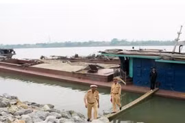 Khởi tố “liên minh” rút ruột sông Hồng