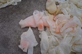 Hà Nội: phát hiện “ổ” thu gom 8 tạ găng tay y tế đã qua sử dụng