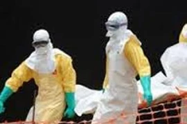 Triệu tập 2 cô gái tung tin thất thiệt: “Có người nhiễm virus Ebola tại bệnh viện Bạch Mai”