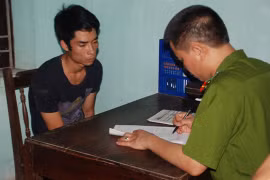 Sát hại người lái “xe ôm”, chui vào nhà nghỉ cùng bạn gái
