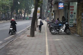 Vạch vàng “ghi điểm” trên hàng nghìn mét vỉa hè