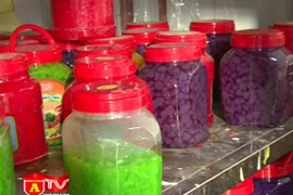 Triệt phá xưởng sản xuất thạch, trân châu, nước siro đội lốt xưởng gạch