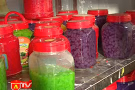 Triệt phá xưởng sản xuất thạch, trân châu, nước siro đội lốt xưởng gạch