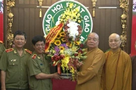 Công an Hà Nội chúc mừng Phật đản Trung ương Giáo hội Phật giáo Việt Nam