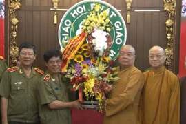 Công an Hà Nội chúc mừng Phật đản Trung ương Giáo hội Phật giáo Việt Nam