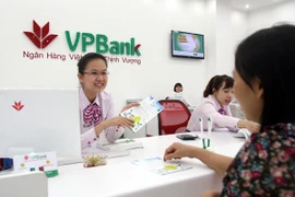 Mở thẻ tại VPBank có cơ hội sở hữu Macbook Air, iPhone...