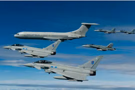 Nhóm “Ngũ cường” diễn tập quy mô lớn trên biển Đông