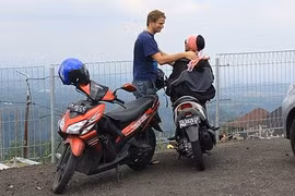 Hôn mê sâu 10 tháng bỗng khóc khi nghe điện thoại người yêu