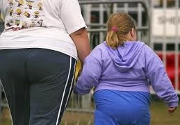 Mẹ béo phì, sinh con chậm lớn