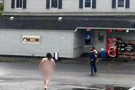 Phê "thuốc"…bóp cổ con, khỏa thân tấn công cảnh sát