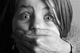 Anh rủ bạn cưỡng hiếp em gái 14 tuổi