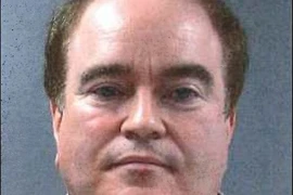 “Yêu râu xanh” đội lốt trông trẻ để giở trò đồi bại