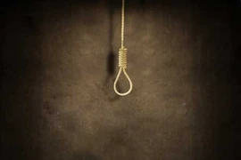 Lộ clip “mát mẻ” với bạn gái, nam thanh niên tự vẫn 