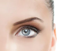 Tiêm botox giúp chị em xóa đi vết chân chim