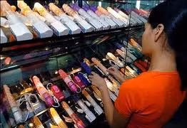 Đột nhập vào nhà hàng xóm để “chôm”… đồ chơi tình dục