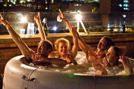 Vừa xem phim tại rạp vừa… tắm bồn