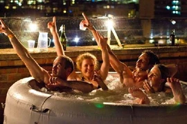 Vừa xem phim tại rạp vừa… tắm bồn