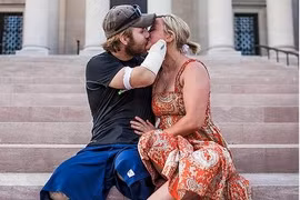 Chuyện tình cảm động của chàng thương binh Mỹ mất cả tứ chi