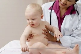 Bé trai hẹp bao quy đầu dễ bị nhiễm trùng đường niệu