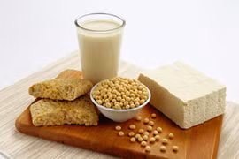 Uống 2 ly sữa đậu nành/ngày để giảm bốc hỏa