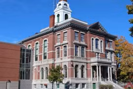 Dùng “của quý” đánh vợ vì từ chối “mây mưa”