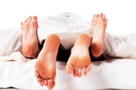 Mất ngủ triền miên vì tiếng “mây mưa” của hàng xóm