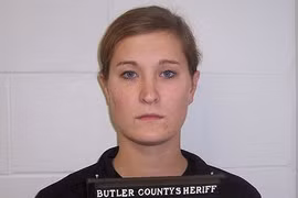 Nữ giáo viên 24 tuổi “mây mưa” với 4 nam sinh