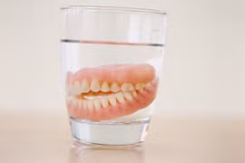 Cụ ông tử vong do nuốt phải răng giả