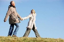 Đi bộ nhanh giúp giảm 50% nguy cơ đau tim