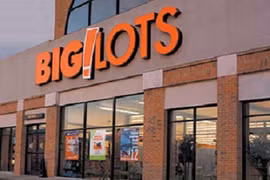 Thoát y trước cửa hàng quần áo để “chôm” đồ