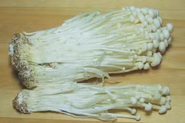 Trung Quốc: Nấm kim châm bị ngâm trong hóa chất cực độc