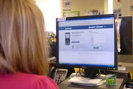 Nghiện Facebook có thể làm tăng nguy cơ rối loạn ăn uống