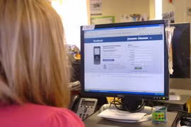 Nghiện Facebook có thể làm tăng nguy cơ rối loạn ăn uống