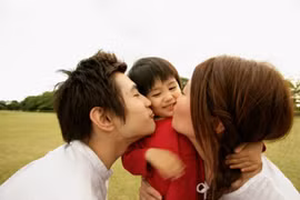 Hôn có thể lây bệnh herpes