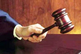 Thoát tội do hiếp nhầm đối tượng đồng tính