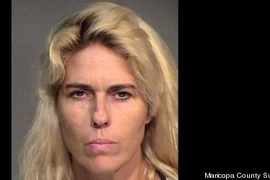 Bỏ con cho người lạ trông vì mẹ thèm…sex