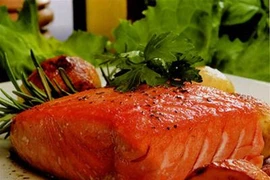 Omega giảm tổn thương do khói thuốc lá