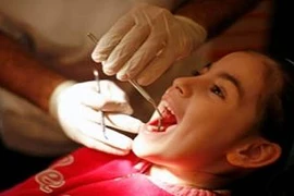 Trẻ thiếu vitamin D, lớn dễ bị sâu răng 