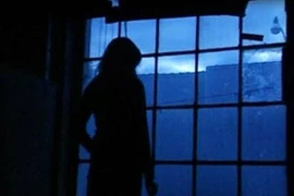 Bố chồng bắt giữ con dâu làm nô lệ tình dục 