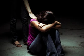 Nạn nhân bị tấn công tình dục ít được điều trị đau
