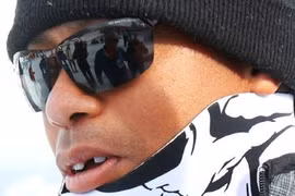 Va chạm với phóng viên, Tiger Wood bị gãy răng